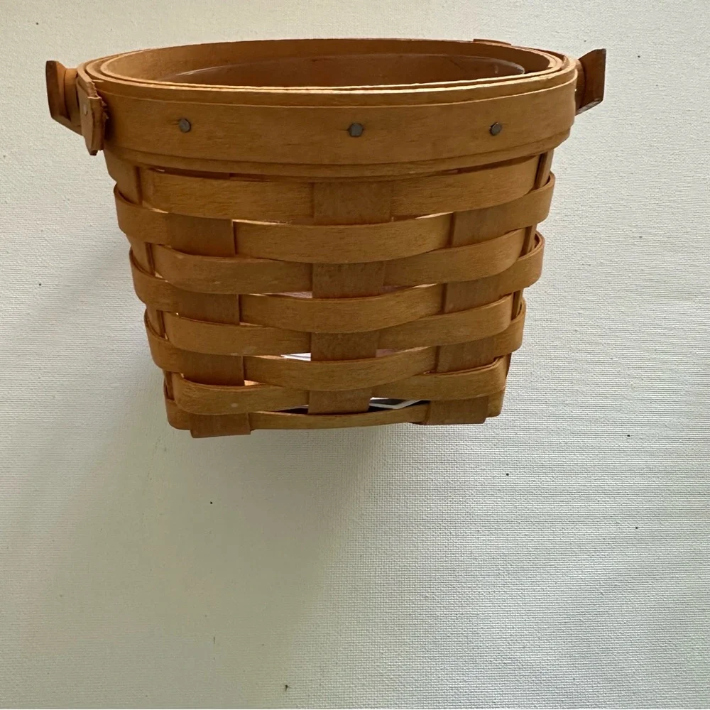 Longaberger vintage Tan Round Woven Basket with Insert